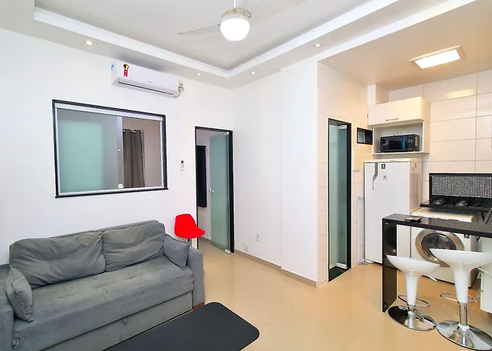 Apartamento para até 5 hóspedes na quadra da praia em Copacabana U051 Rio de Janeiro